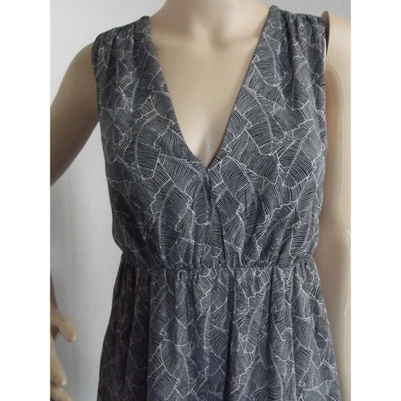 Express Sz 0 Black & White Sleeveless CutOut Back Elastic Waist Leaf Print Dress - Picture 2 of 8